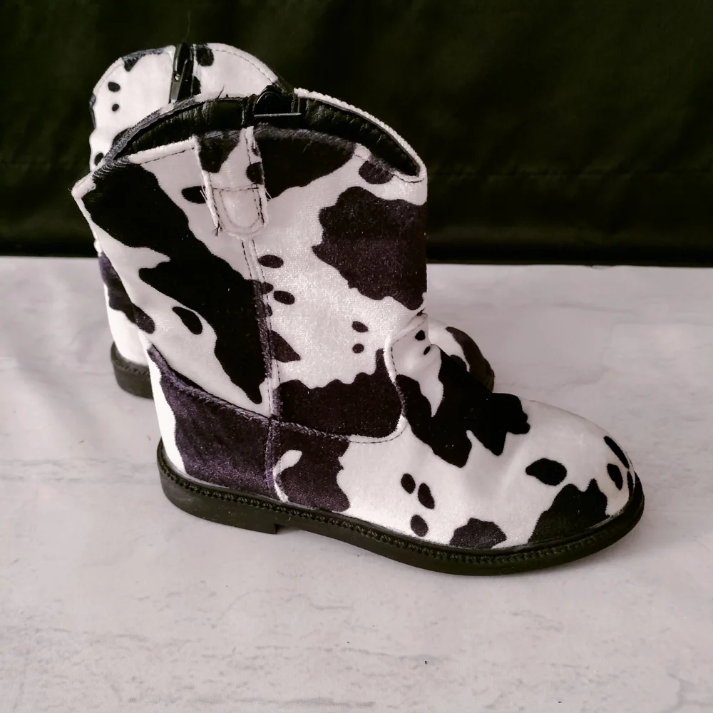 SIP Young Girl Kids Cow Print Boots Velvet Touch Sz 9 Cowgirl